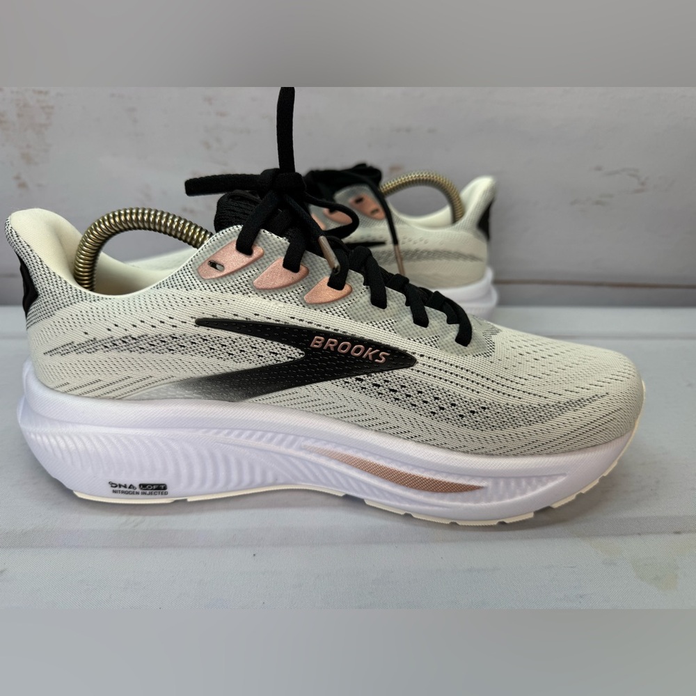 Brooks Ghost 17 Women’s 9.5 D Running Shoes White Black Rose Gold Cushioned NEW - Picture 3 of 14